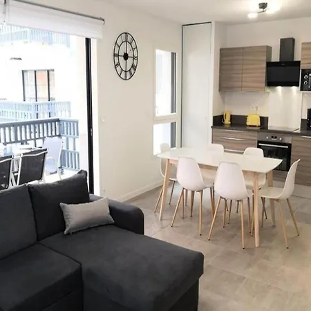 Marine Apartment *