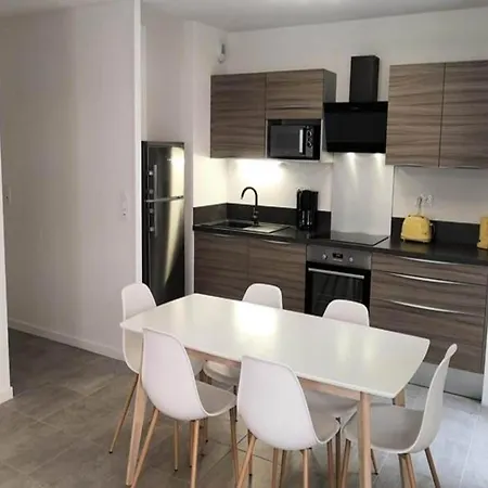 Marine Apartment *